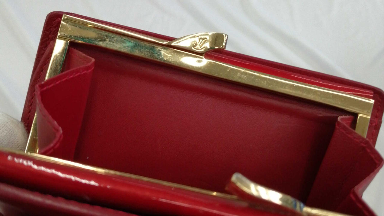 小銭入れ金具部分細かなキズあり