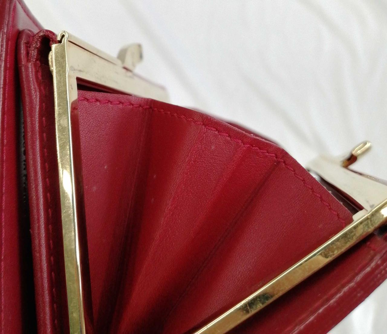 小銭入れ革部分白い箇所あり