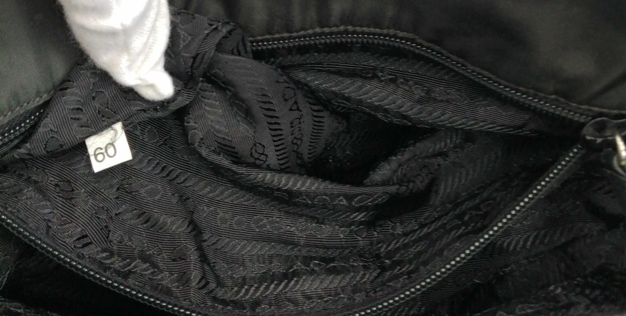 内側ファスナー内部