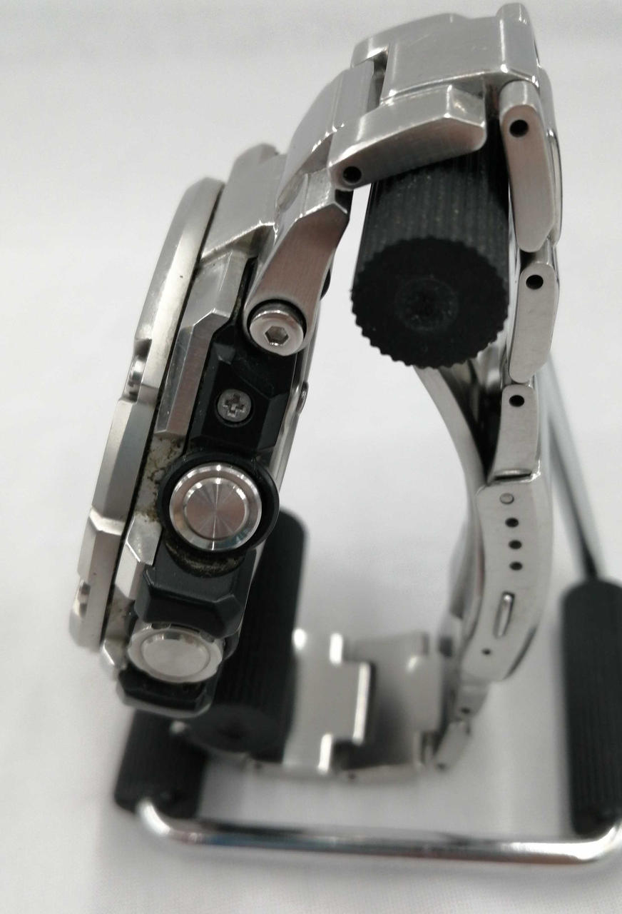 ボタン溝に汚れあり