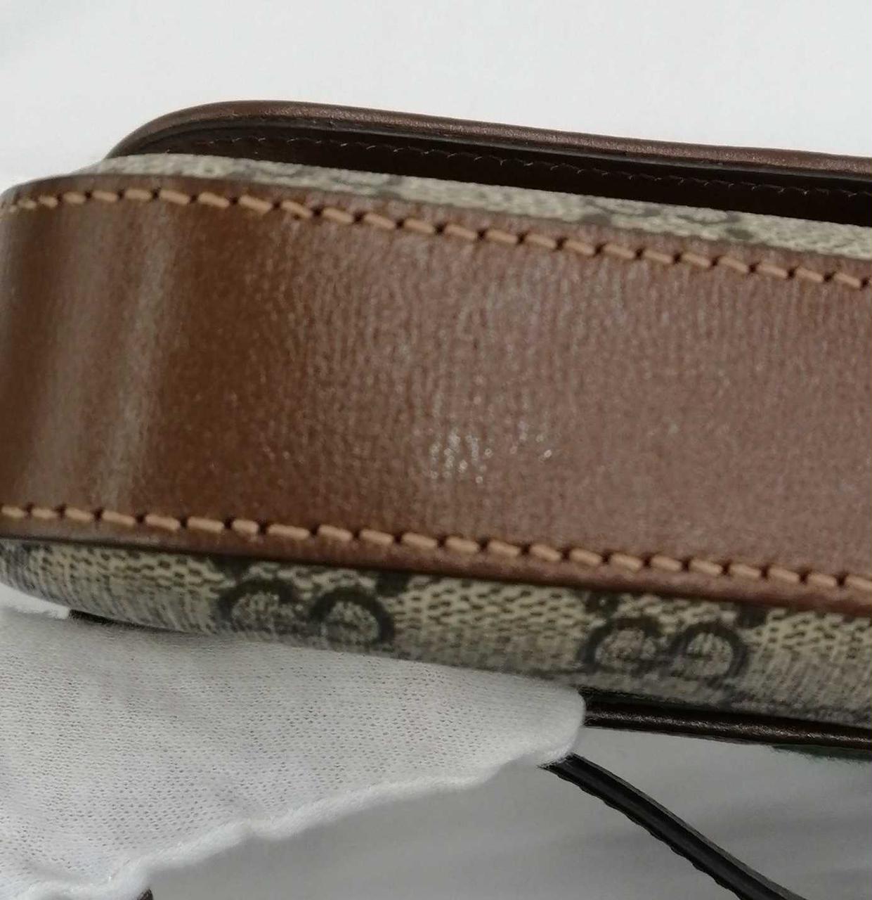 底部分テカリあり