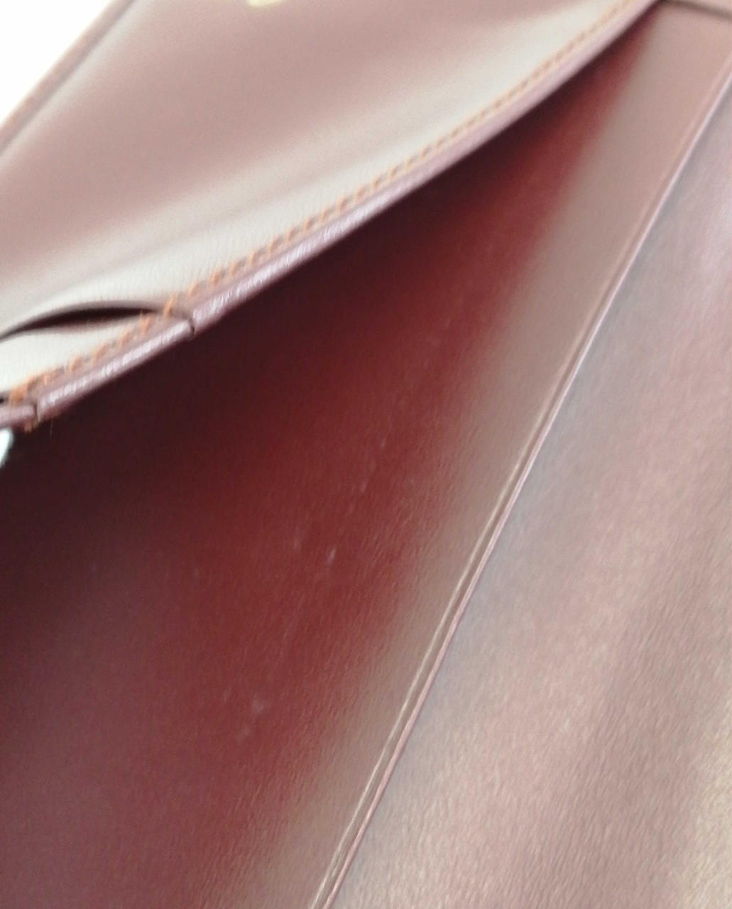 革の跡あり