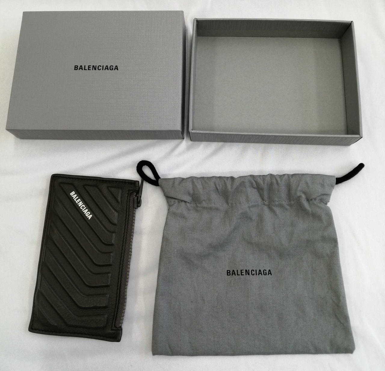 箱、保護袋付き