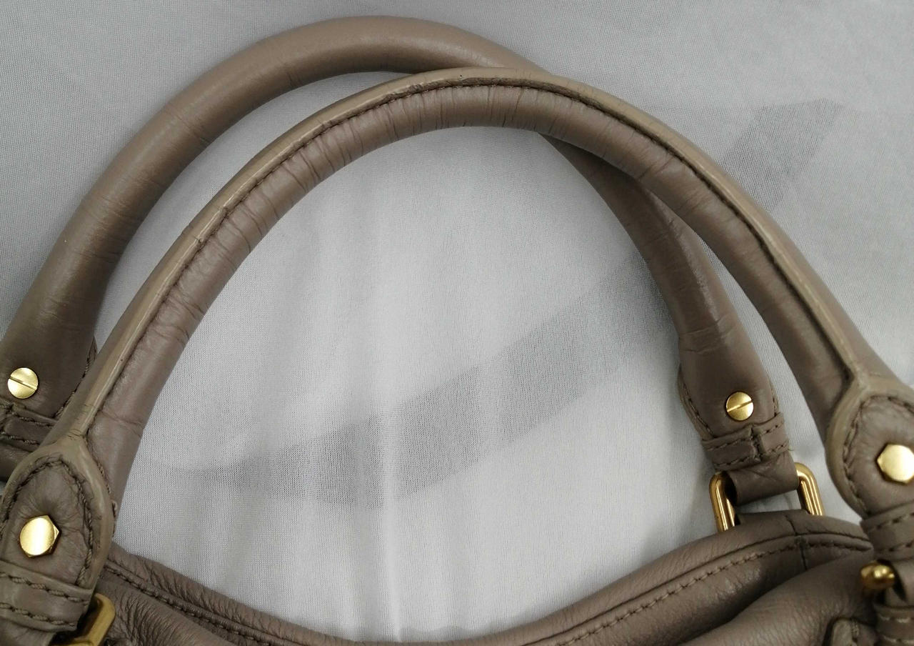 持ち手ヒビ割れ、黄色に変色あり