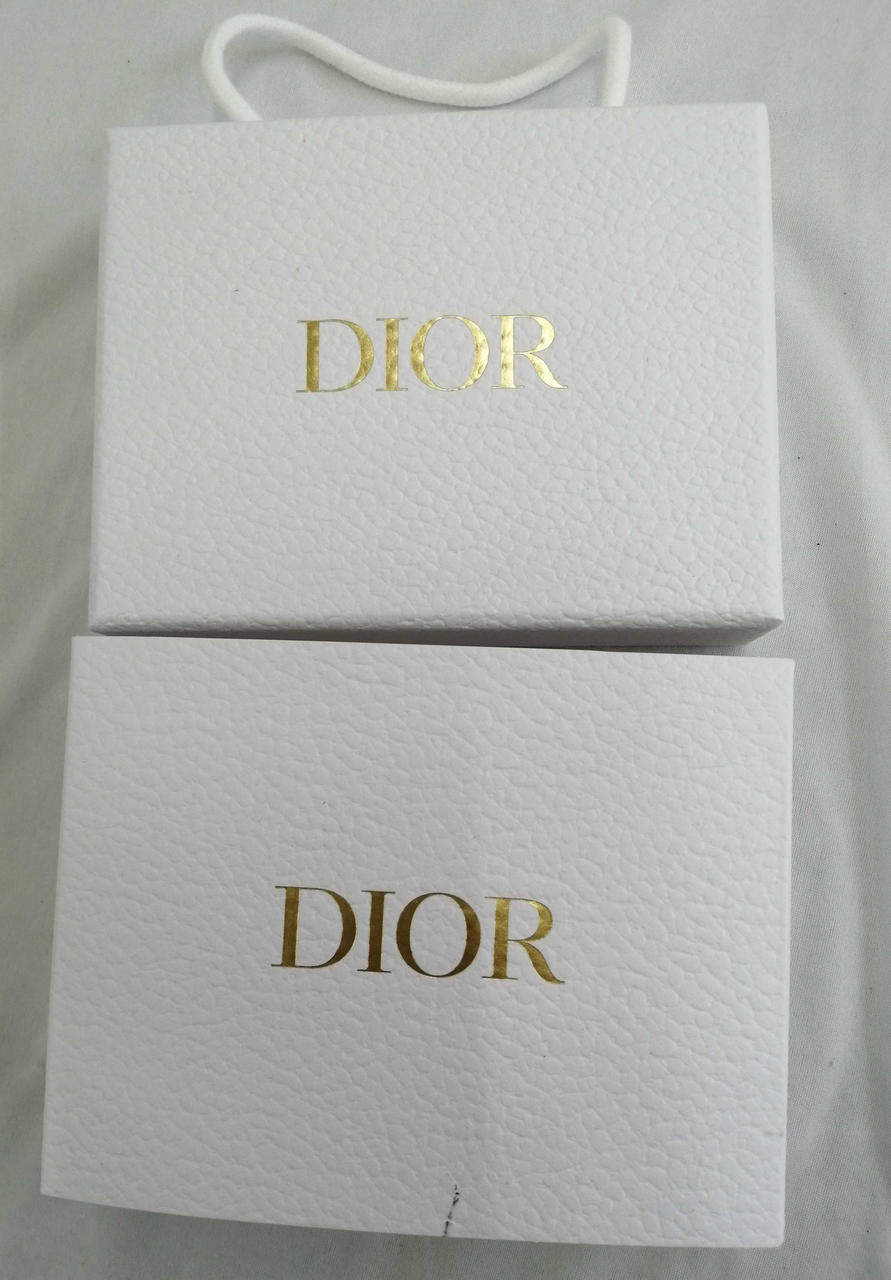 外箱黒い汚れあり