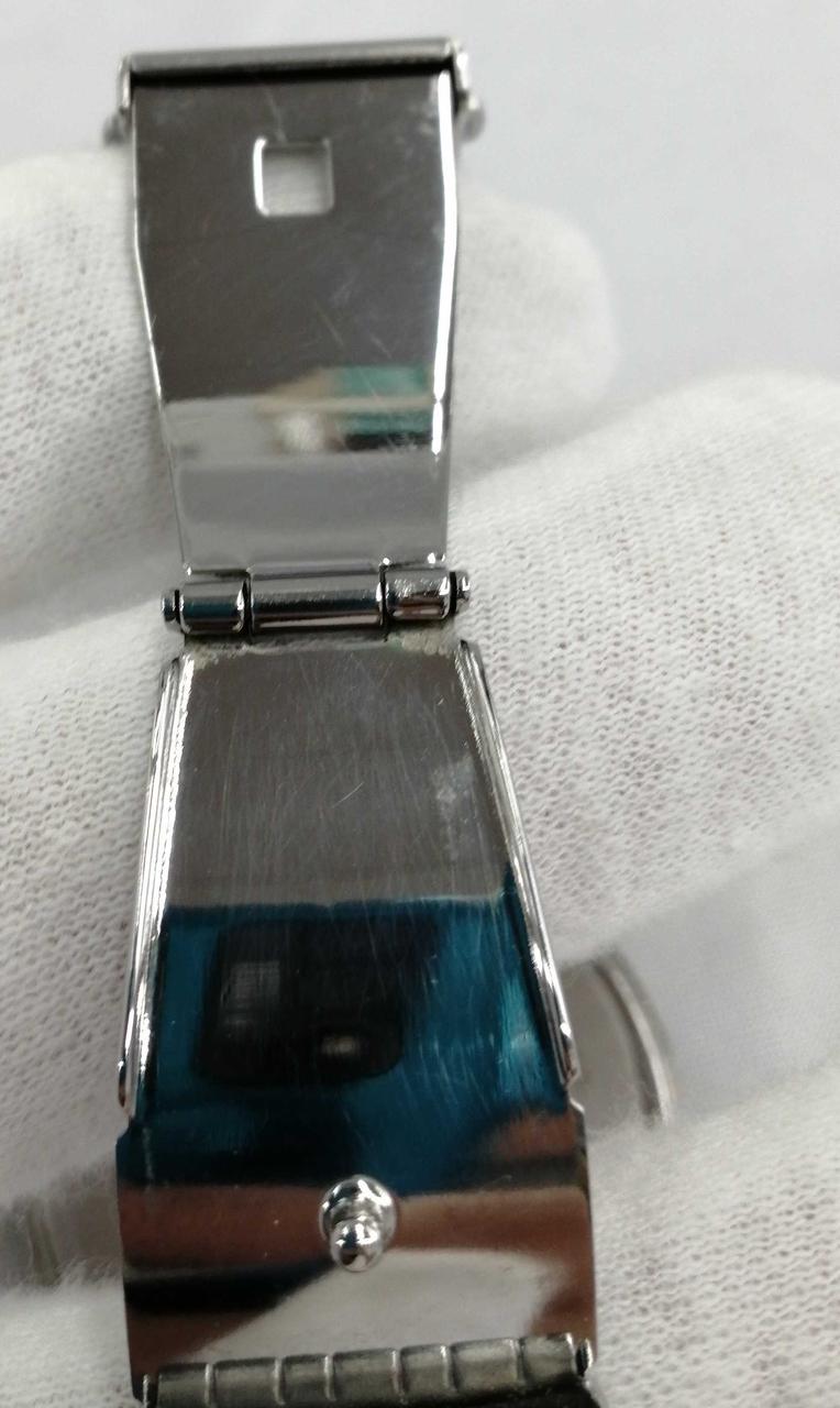 バックル部分細かなキズ、汚れあり