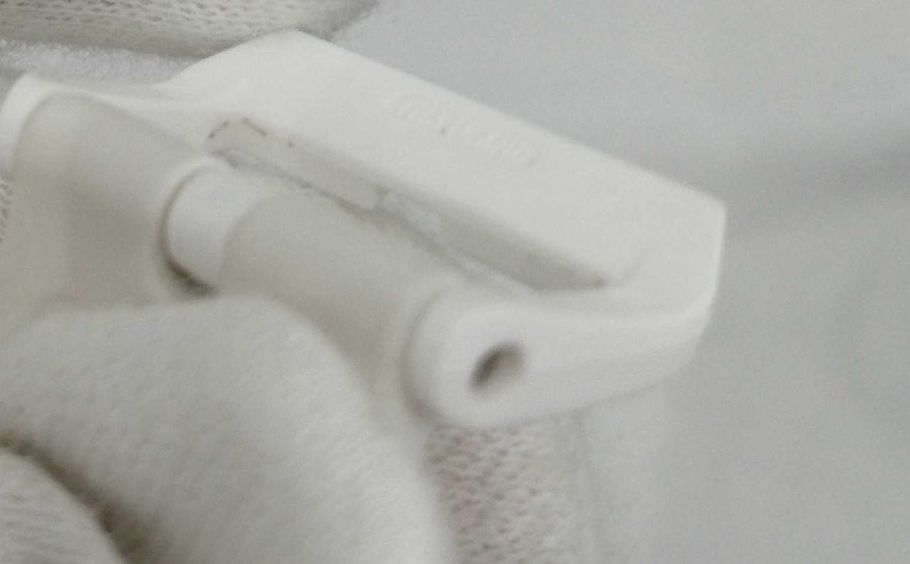 留め具部分汚れあり