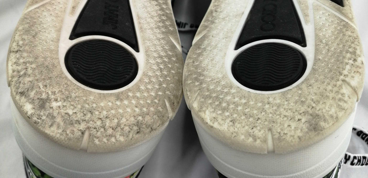 かかと擦り減りあり