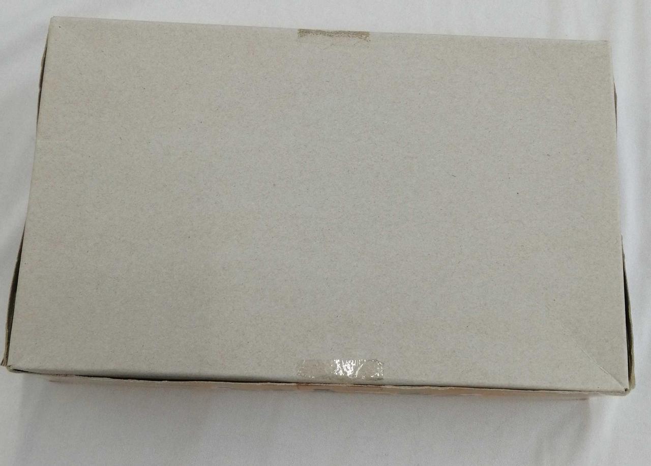 テープ剥がし跡あり