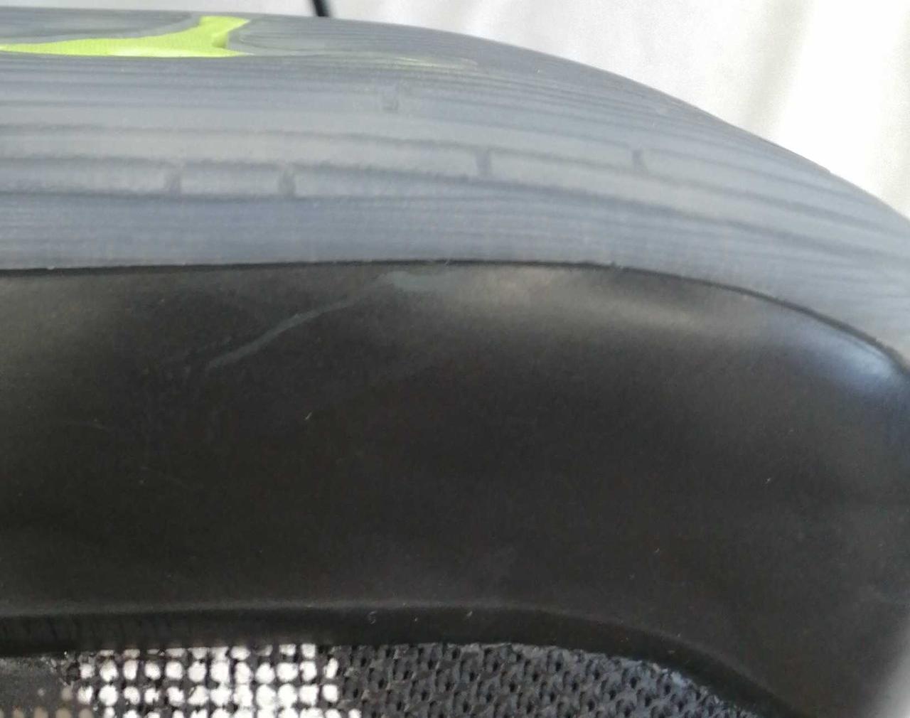 左足ソール部分白い跡あり