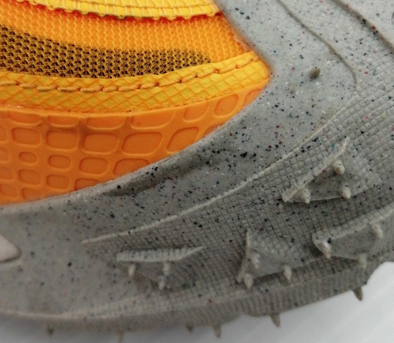 つま先汚れあり