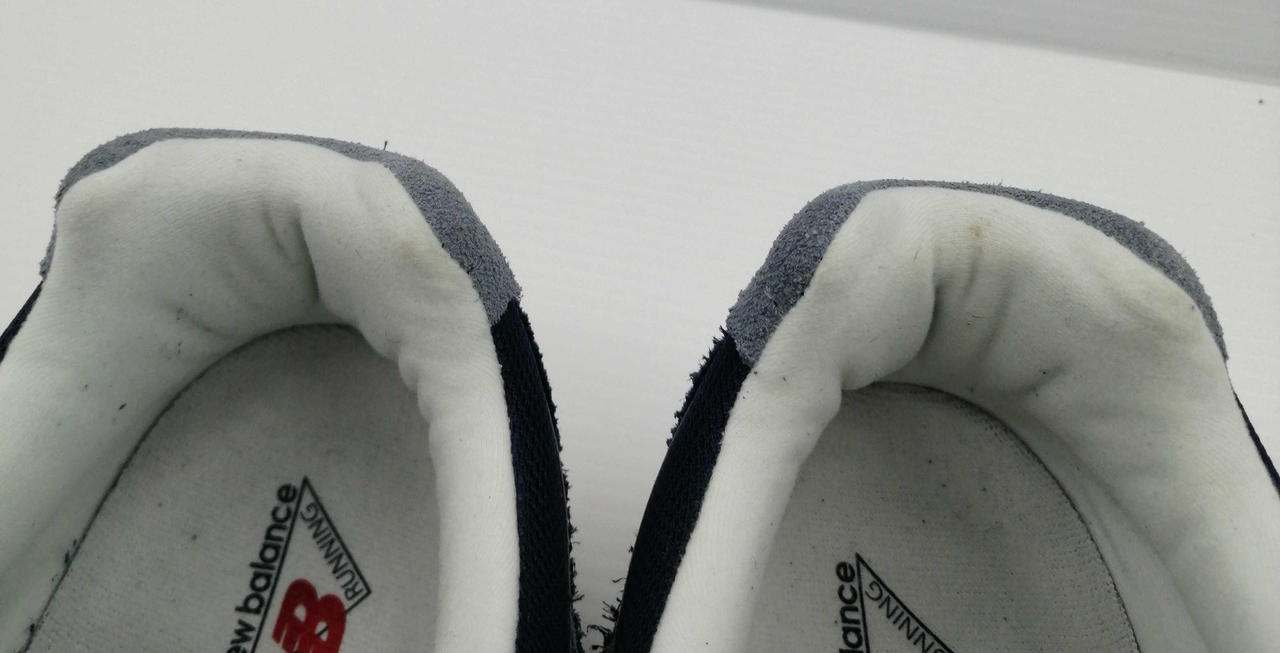 かかと白い部分に汚れあり