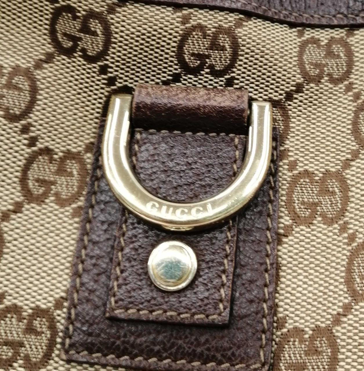 金具に細かなキズ、革部分に擦れあり