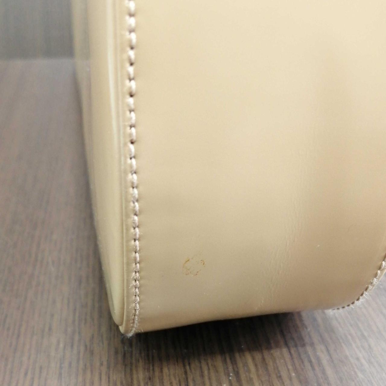 小さな汚れあり