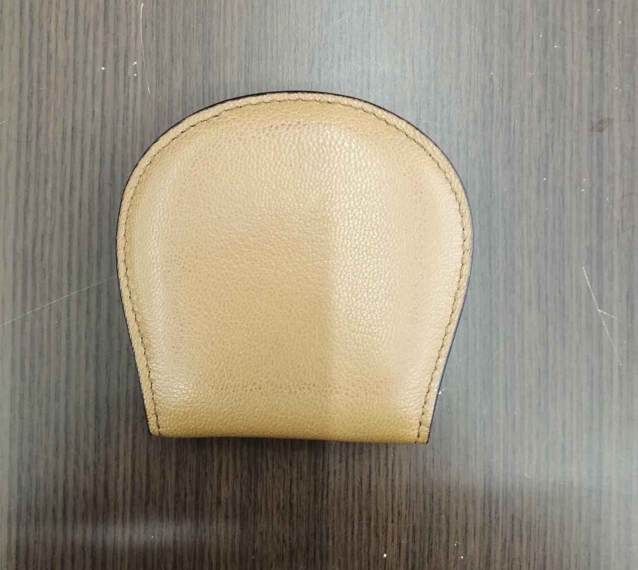 後側薄っすら茶色い跡あり