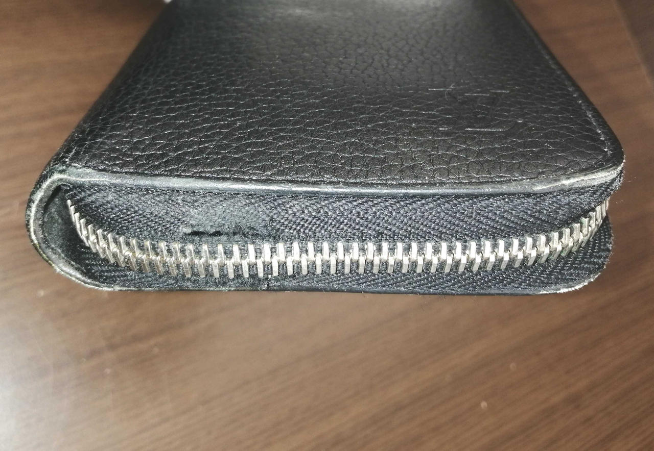 ファスナーの横破れあり