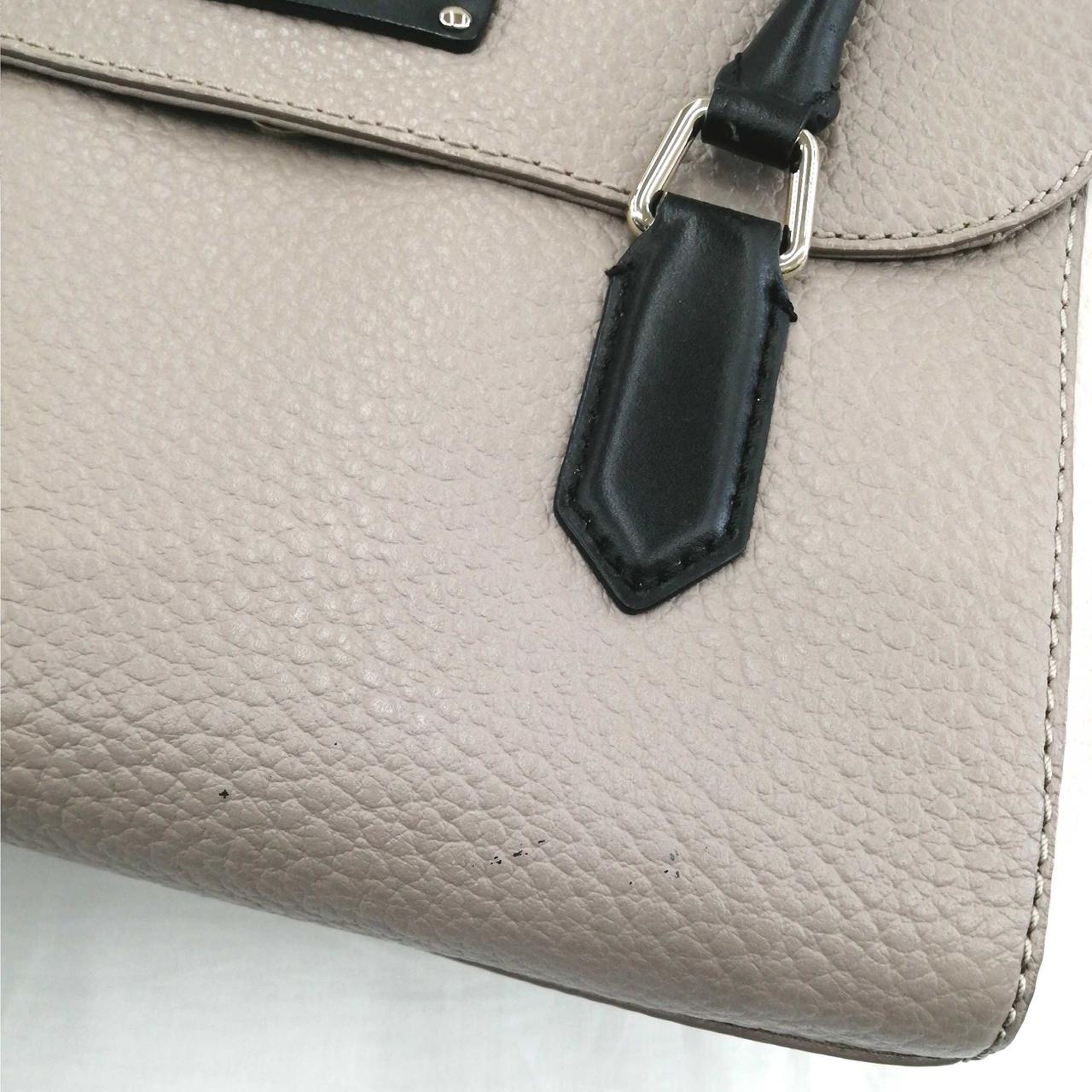 黒っぽい汚れあり