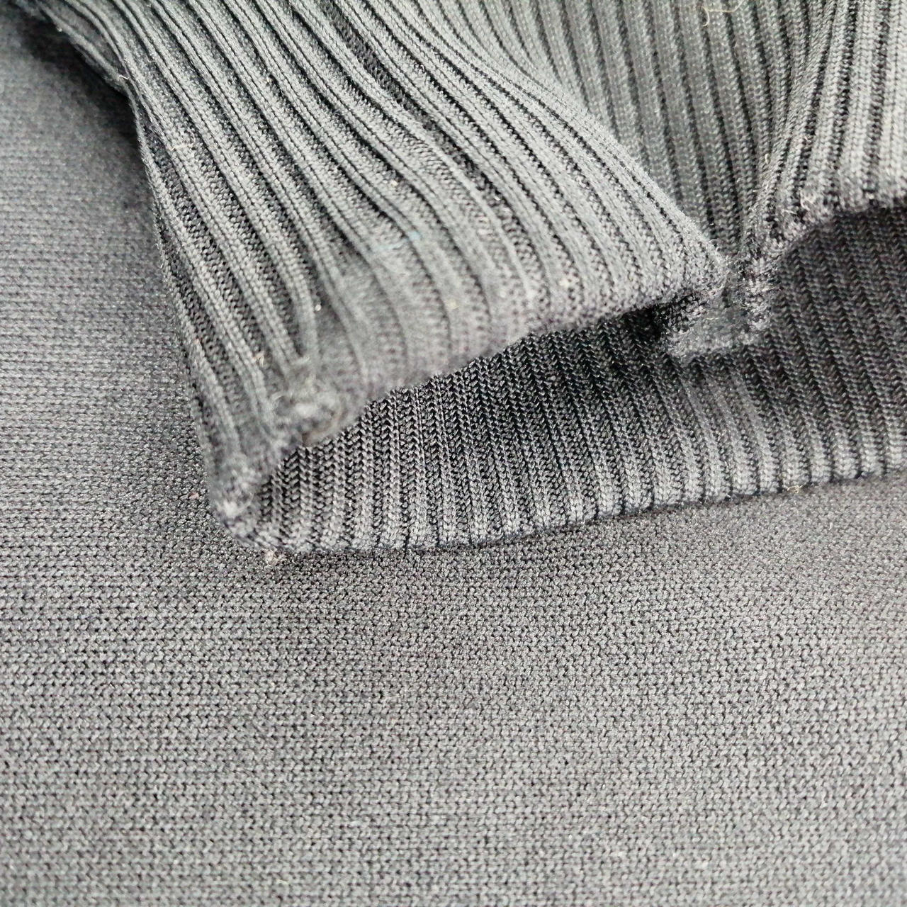 右袖少々ほつれあり