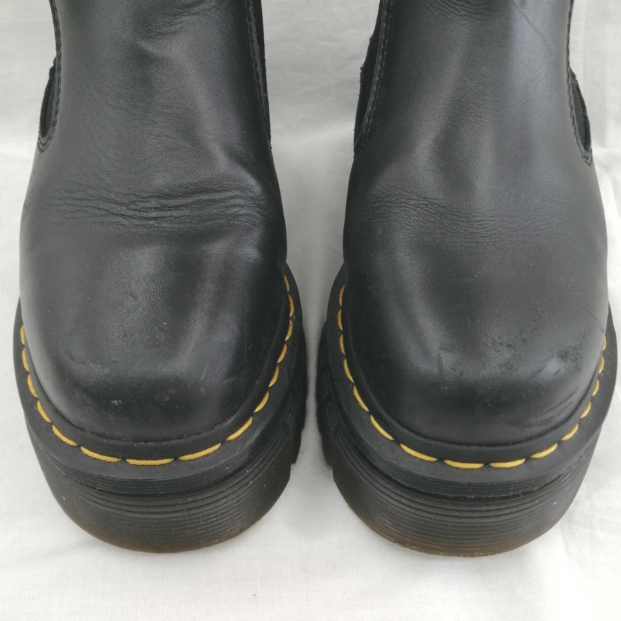 つま先擦れあり