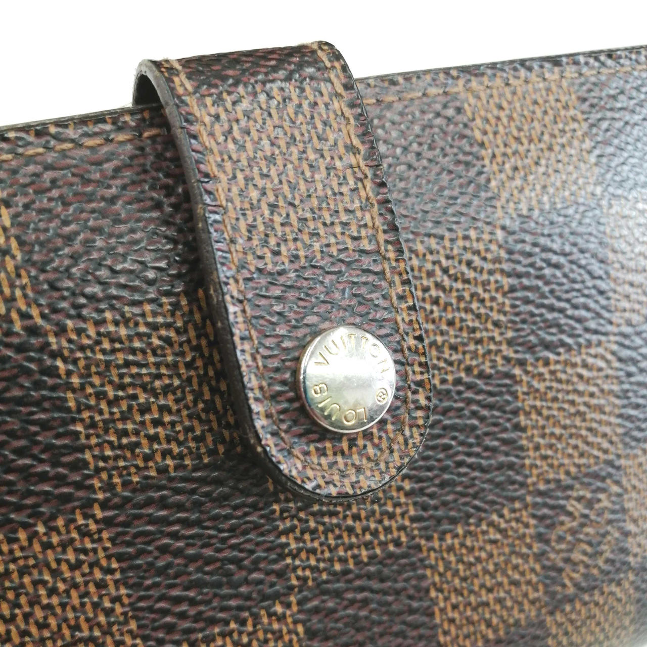 ボタン部分色褪せあり