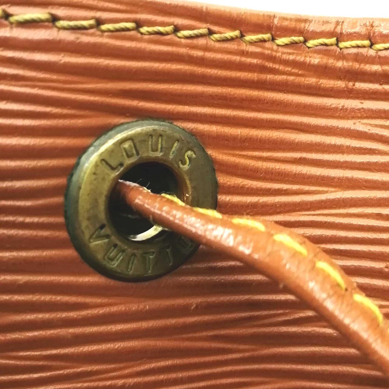 全体的に金具部分汚れあり