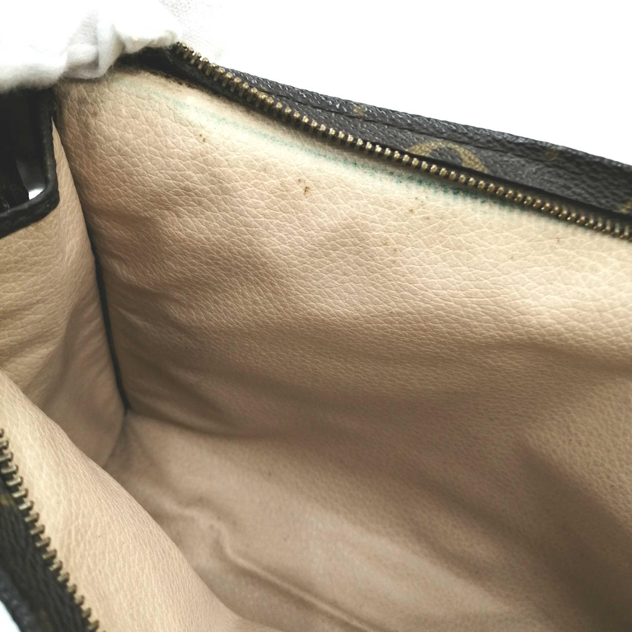 スライダーの裏側ベタつき、緑色の跡あり