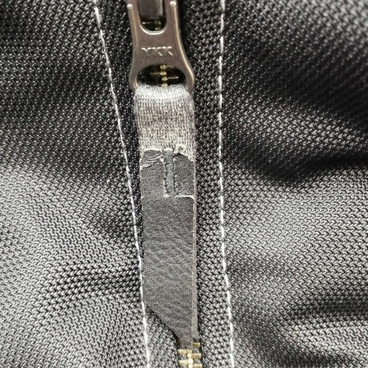 ファスナートップ劣化あり