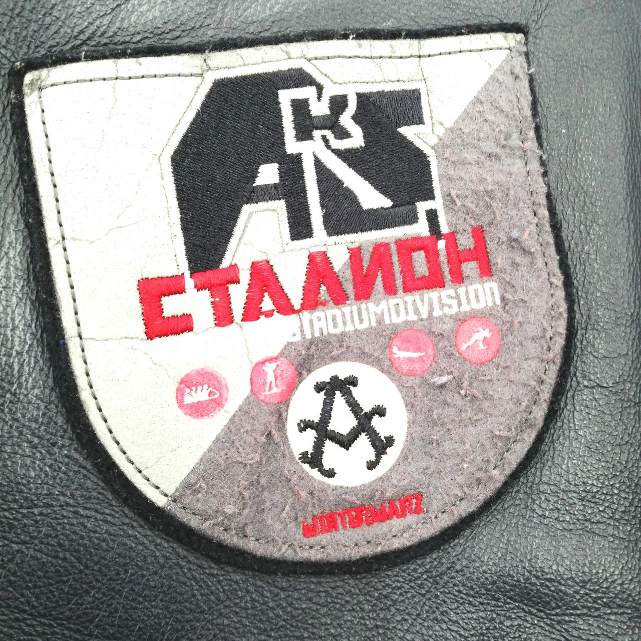 全体的にワッペン毛羽立ちあり