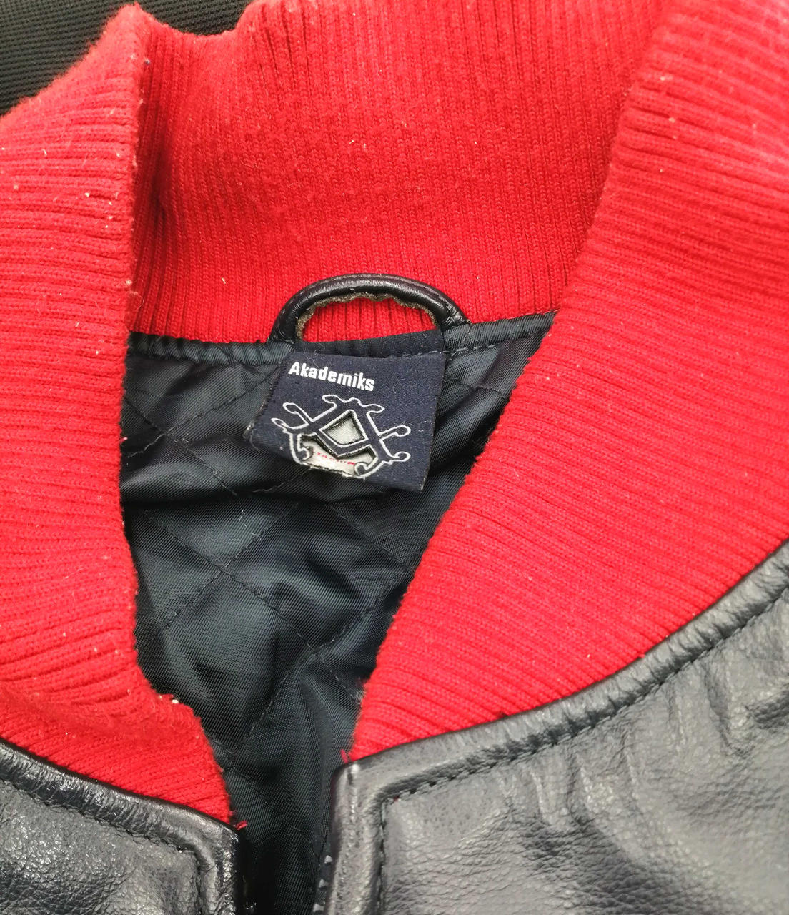 首周り使用感あり