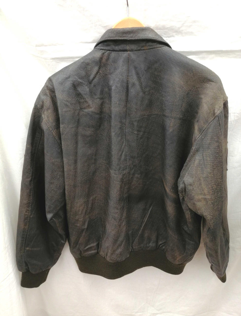 全体的に色褪せあり