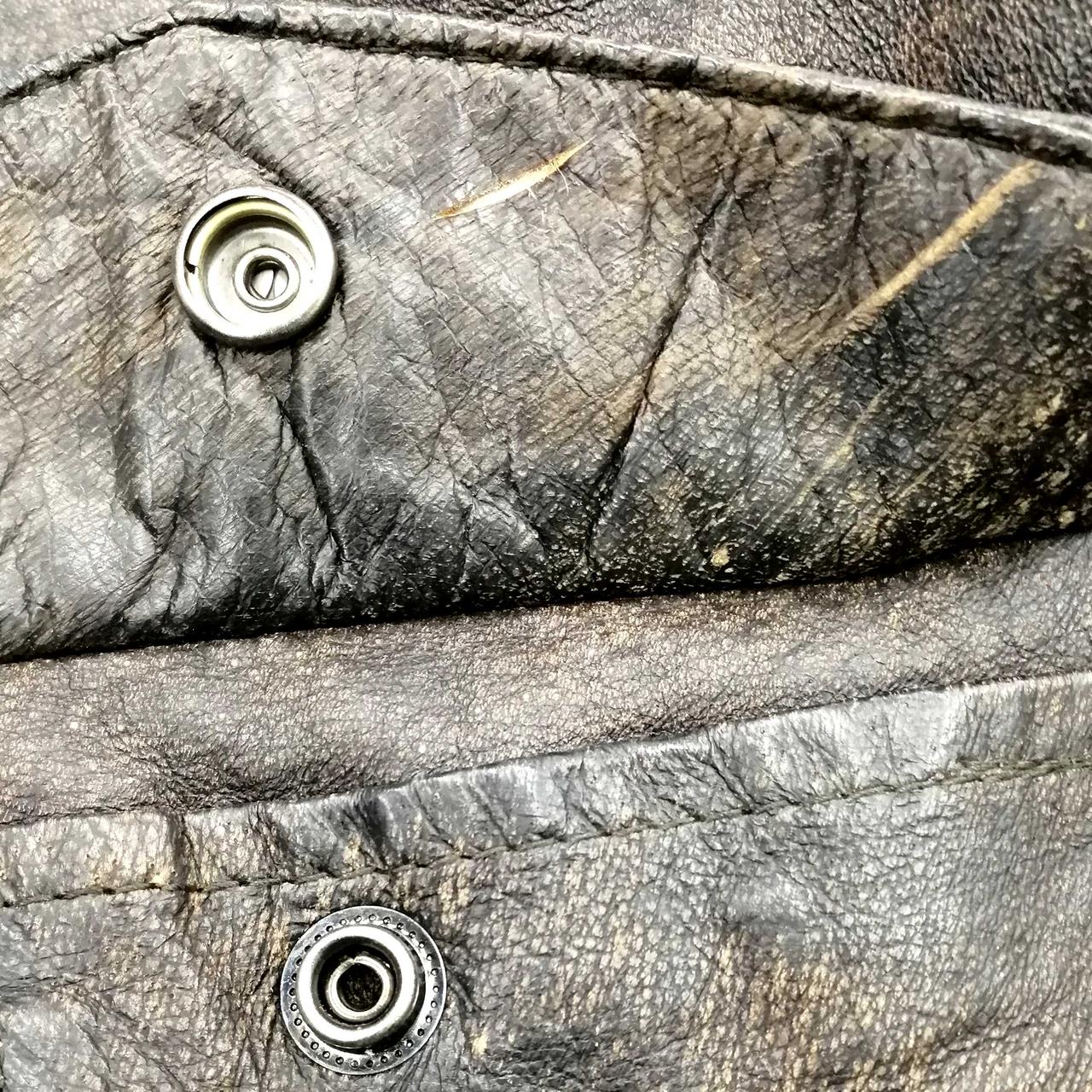 ボタンの横破れあり