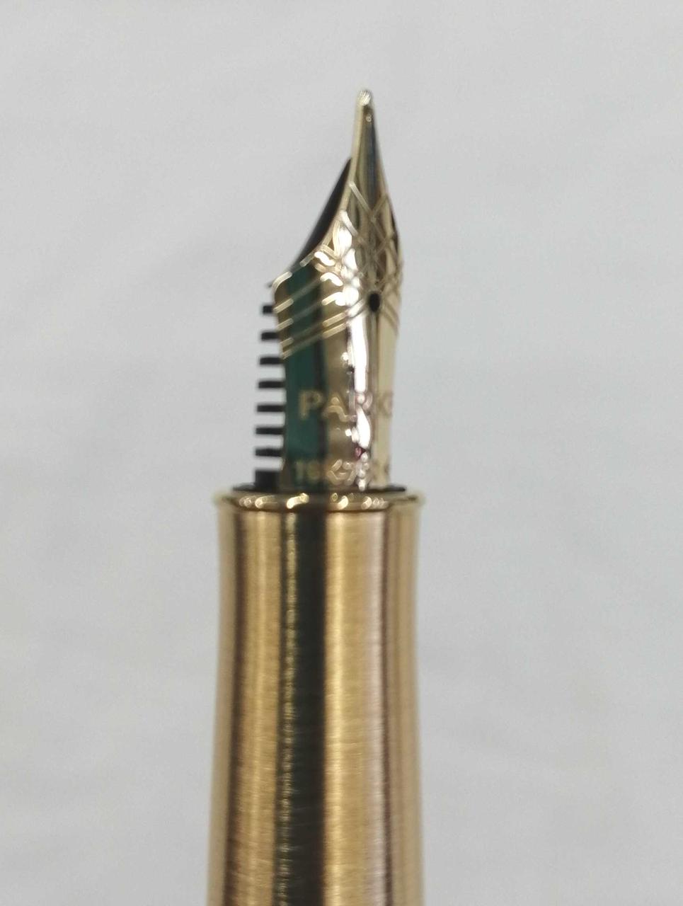 画像では見えにくいですが、ペン先18K