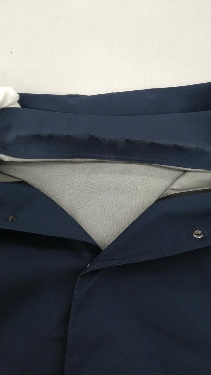 襟折り目に汚れあり