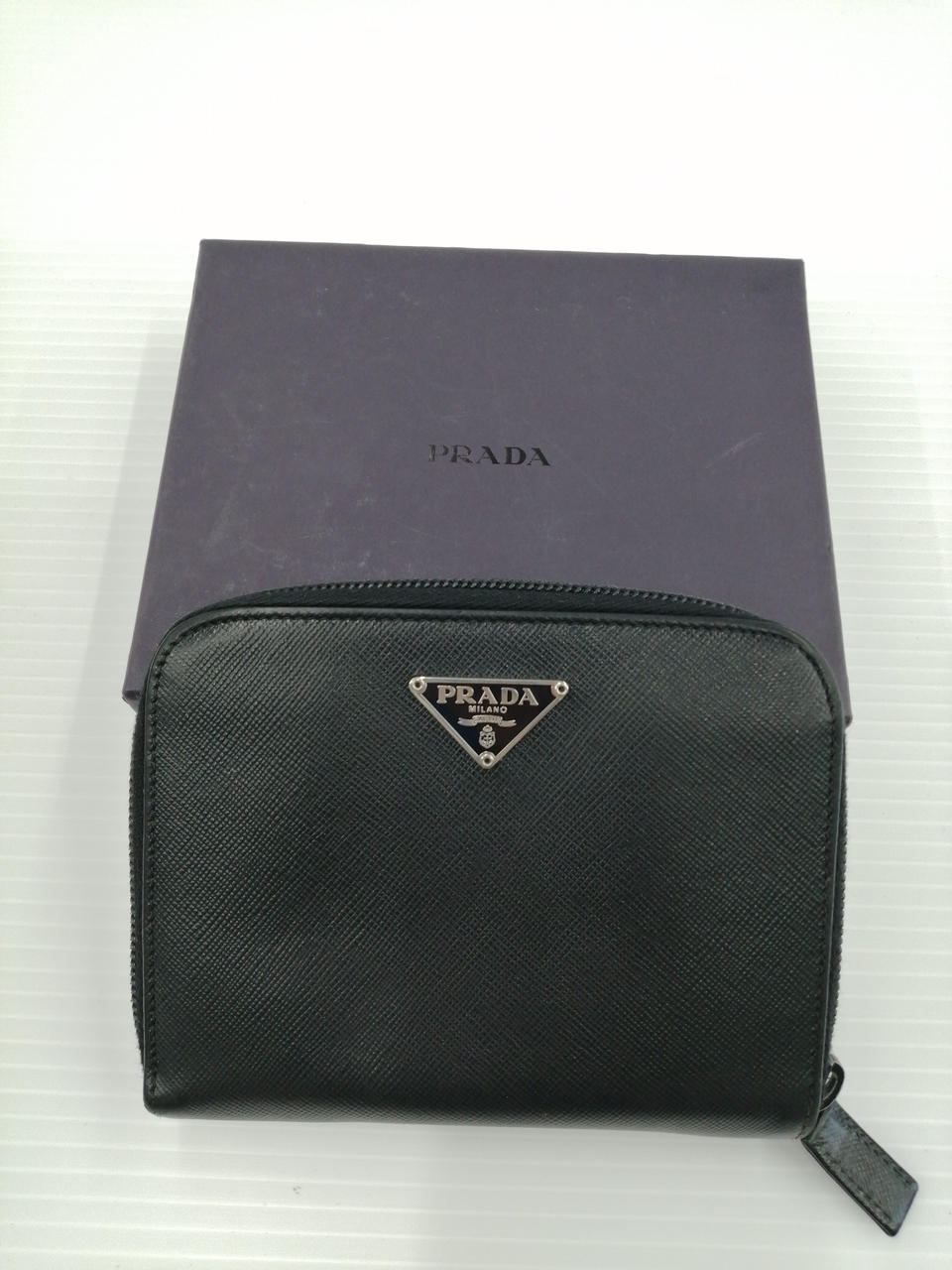 PRADA　サフィアーノ ラウンドファスナー 二つ折り財布 M605A PRADA プラダ サフィアーノレザー ラウンドファスナー 二つ折り