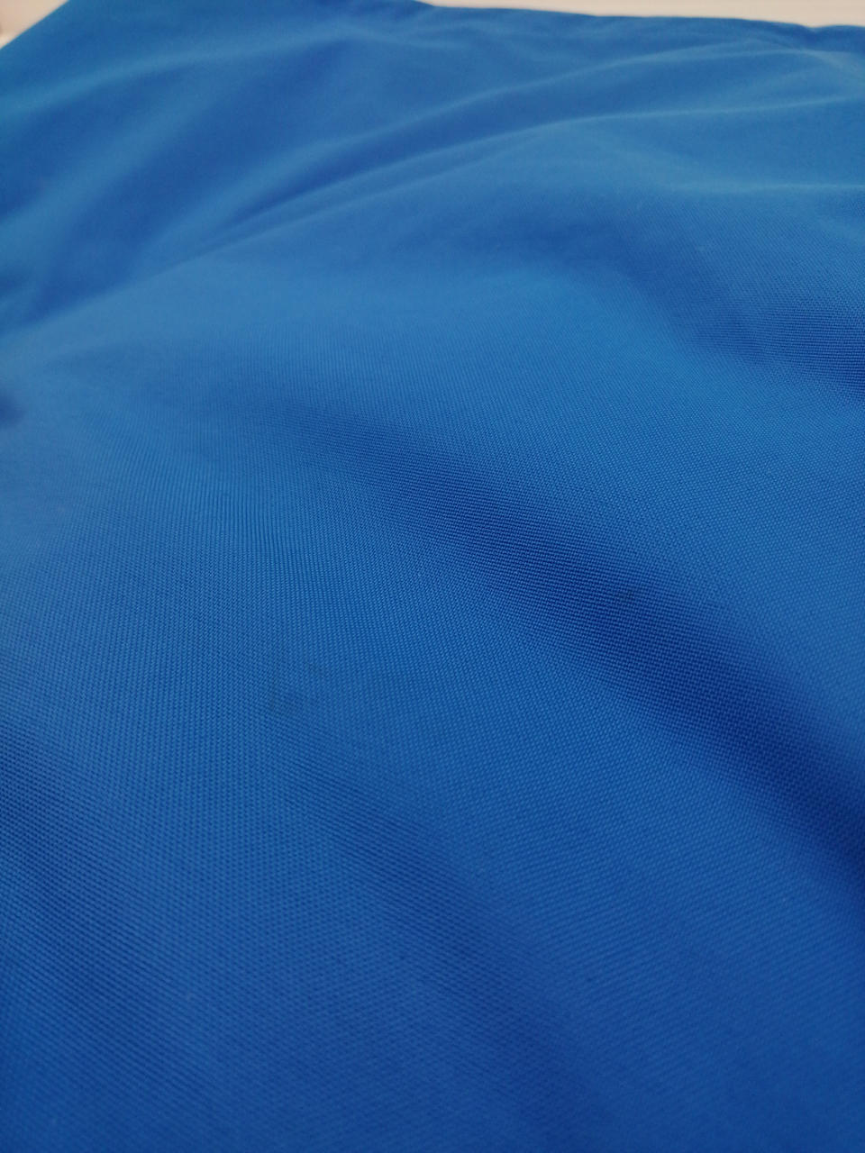 背部黒い汚れあり