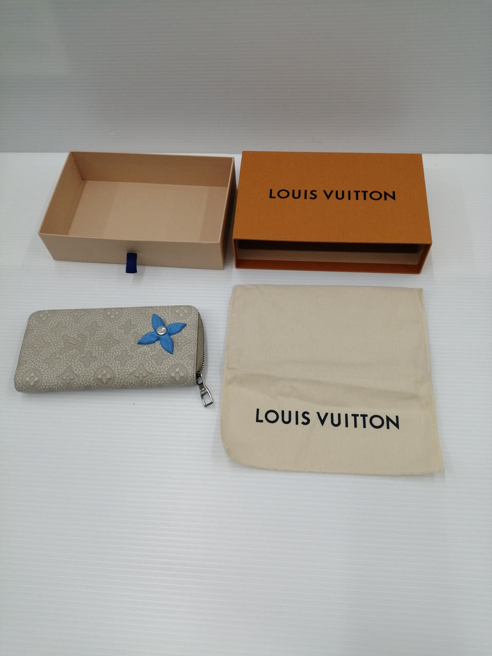 付属品箱、保護袋付き