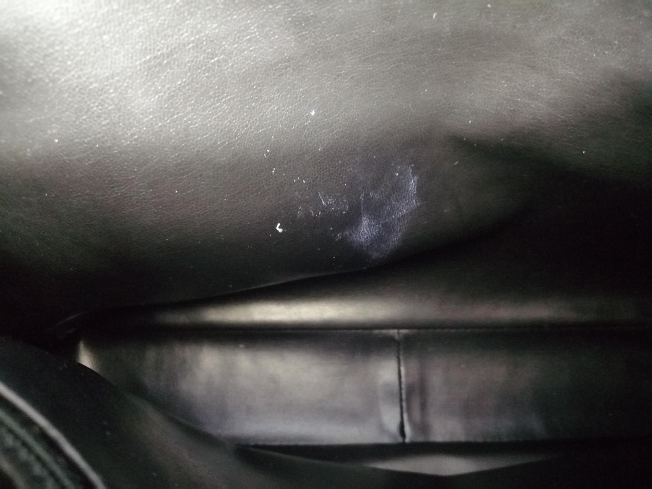 反対側もシールによるベた付きあり