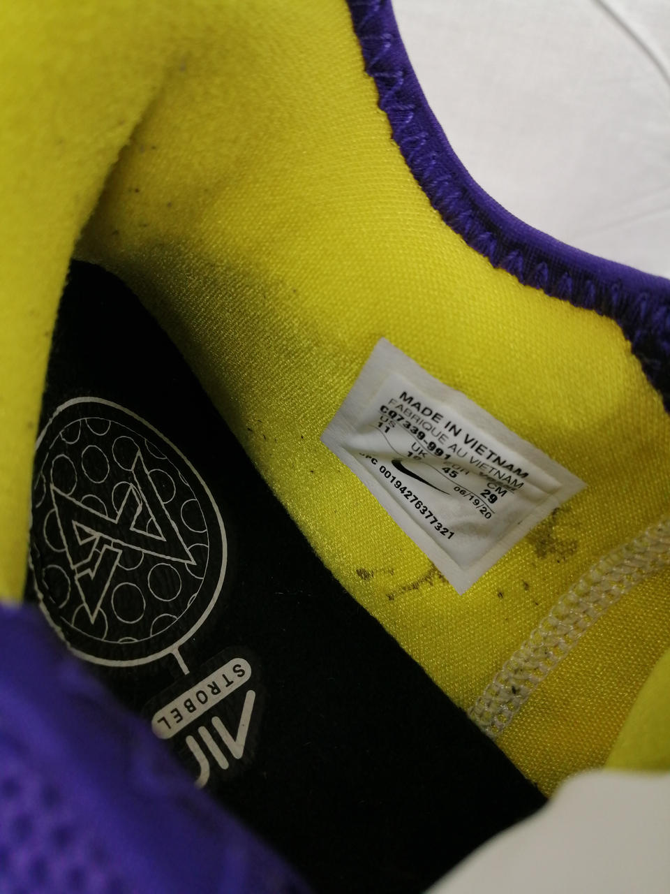 右内側汚れあり