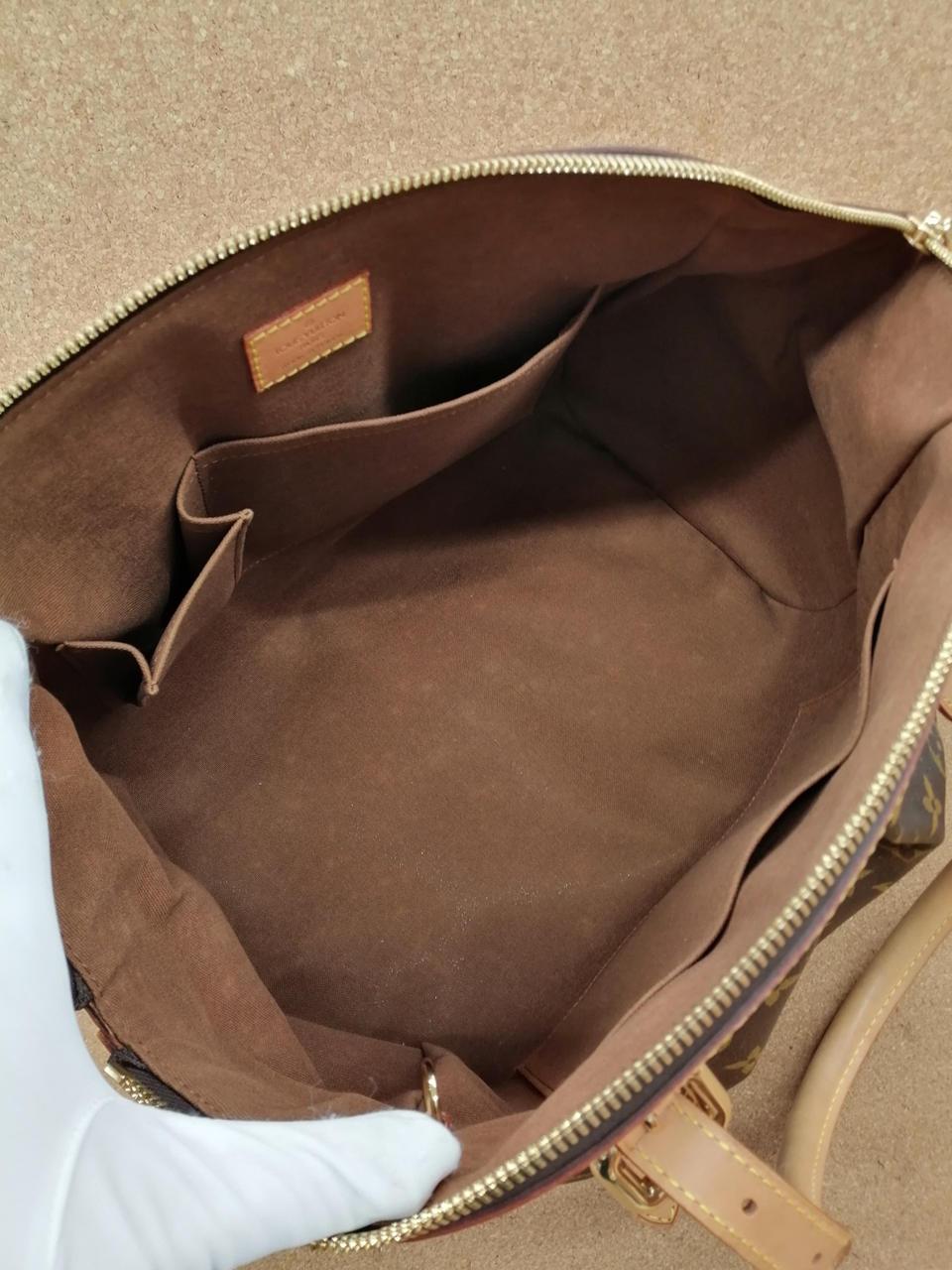 中全体的にしみあり