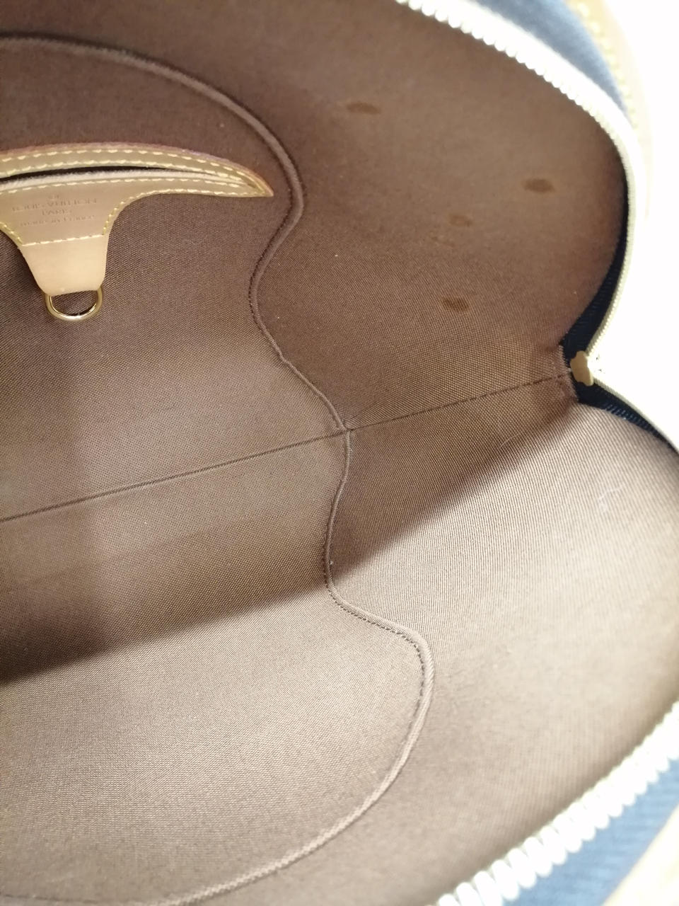 シミ数カ所あり