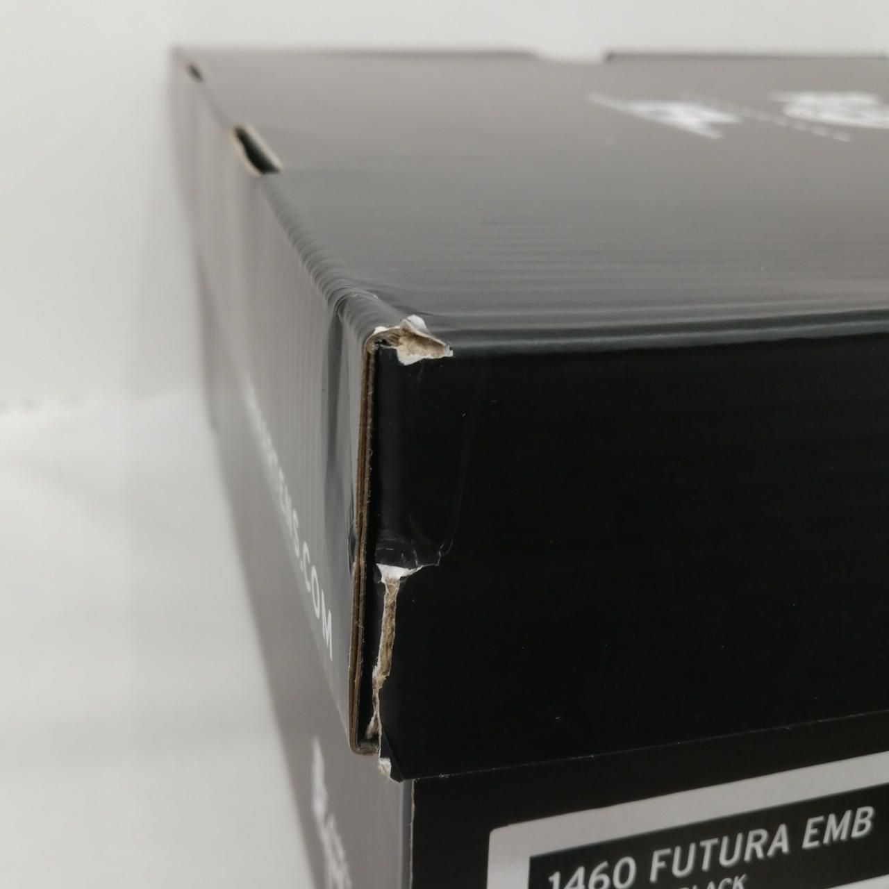 箱の一部ダメージあります