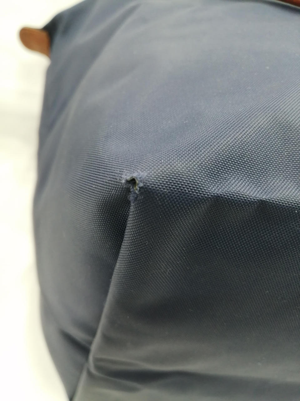 底面の四角、同じように擦れ、穴あり