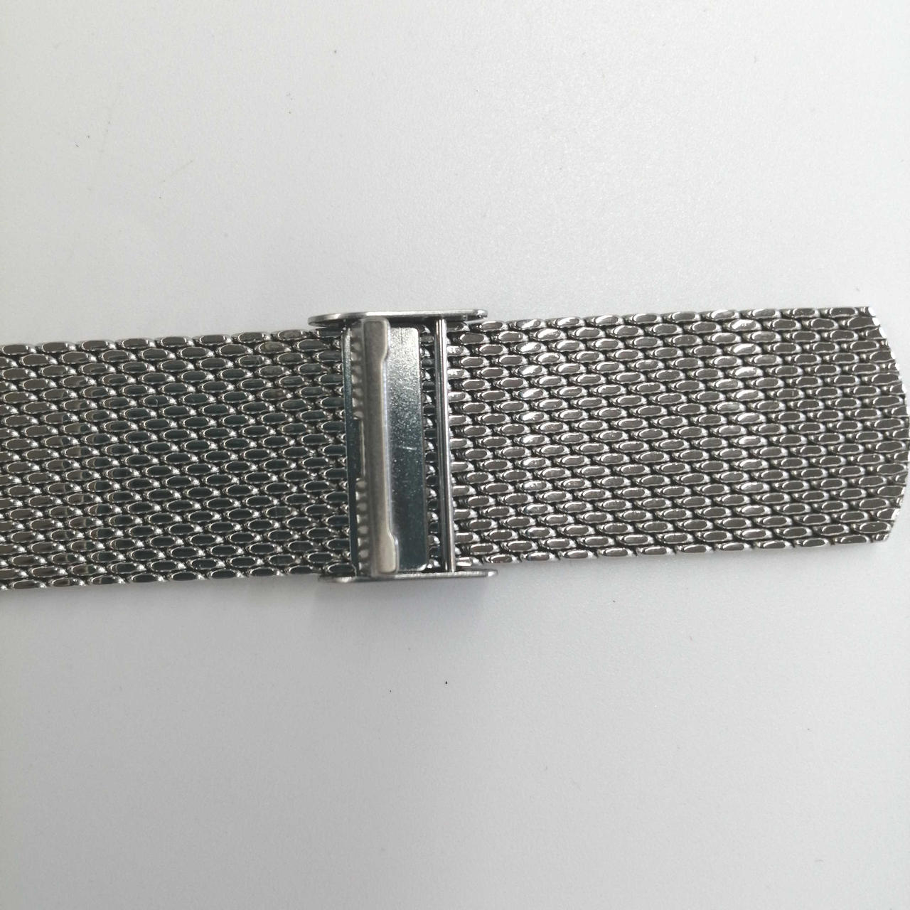 アジャスターで長さ調整可能