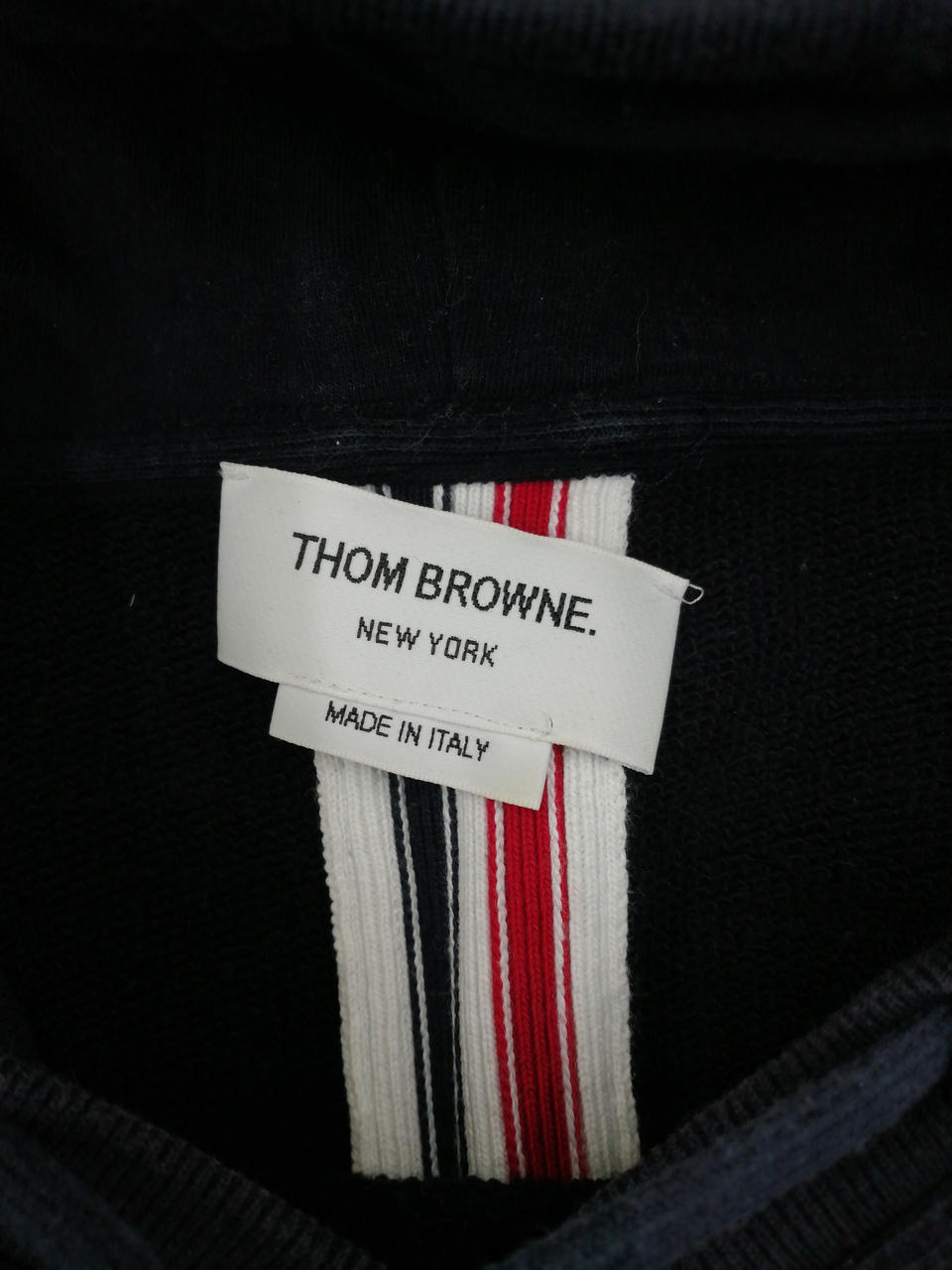 ブランドタグ外れかけています。