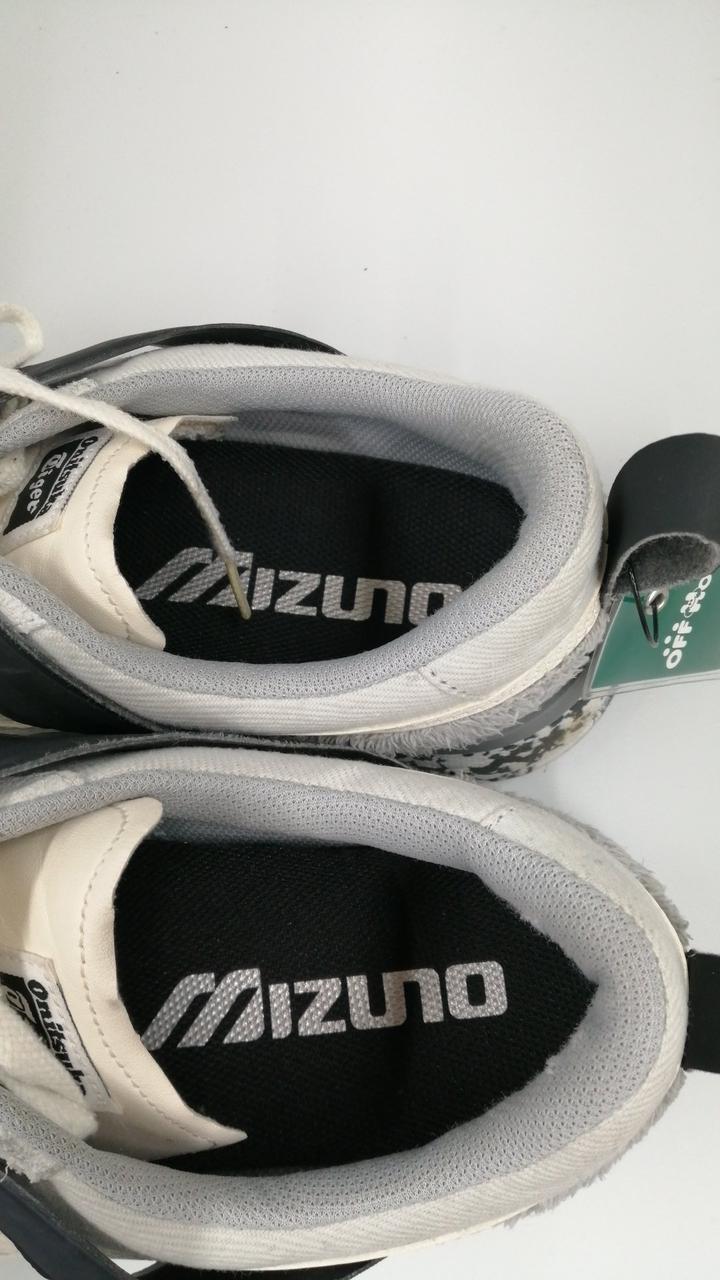 インソールはミズノになります。