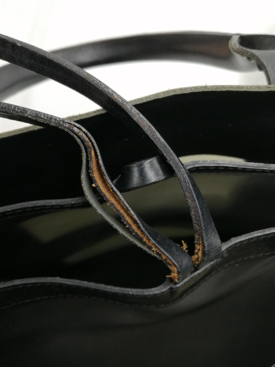 紐、破れ破損あり