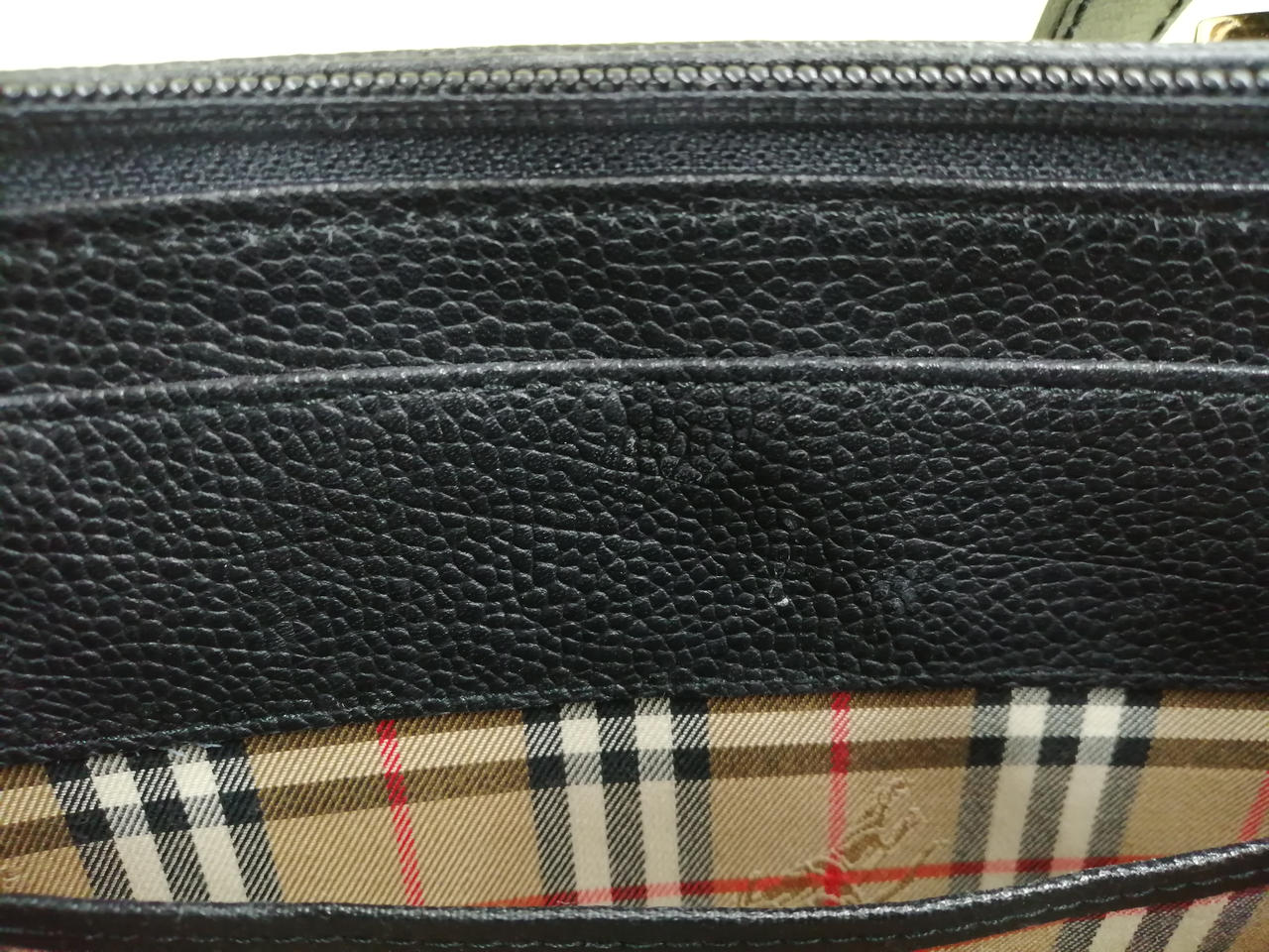 見えづらいですが、少しスレあり