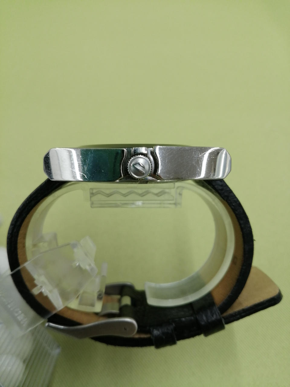 リューズ付近キズあり