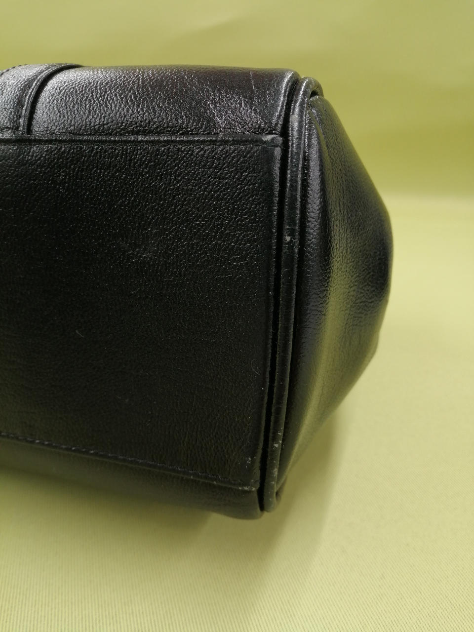 底面にスレ等の使用感あり