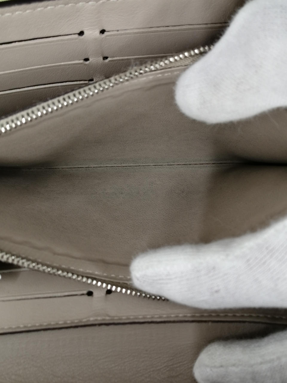 多少の汚れによる使用感あり